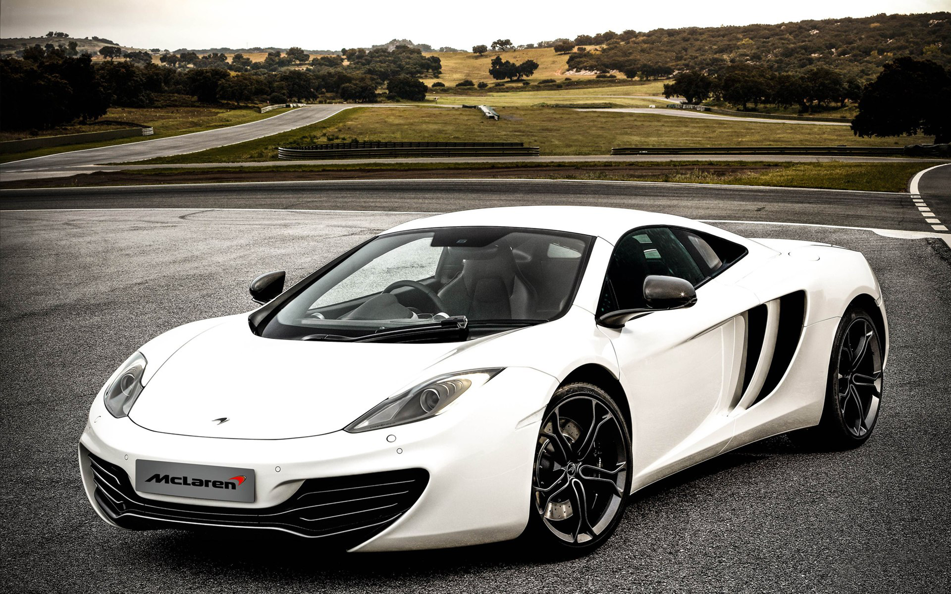 2013_mclaren_mp4_12c-wide.jpg