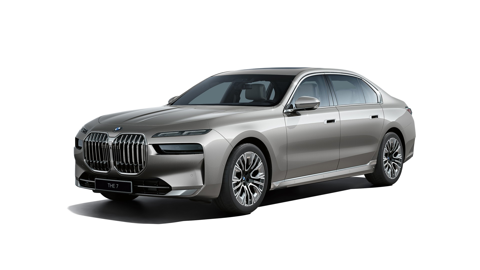 Бмв 740i 2022