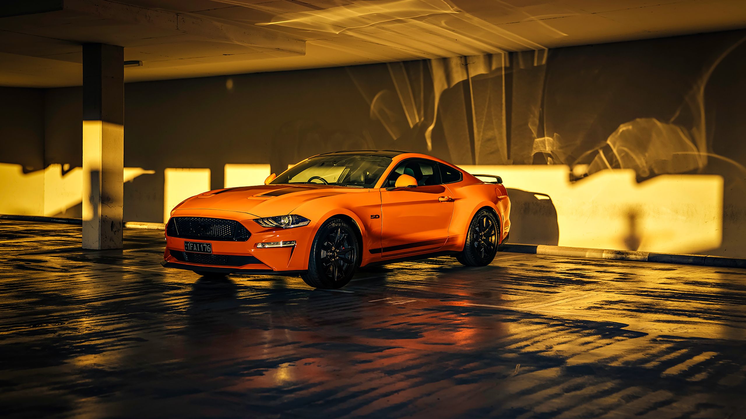 Nếu bạn yêu thích sự mạnh mẽ và đầy thể thao trong các dòng xe hơi, hãy truy cập vào hình nền Ford Mustang GT