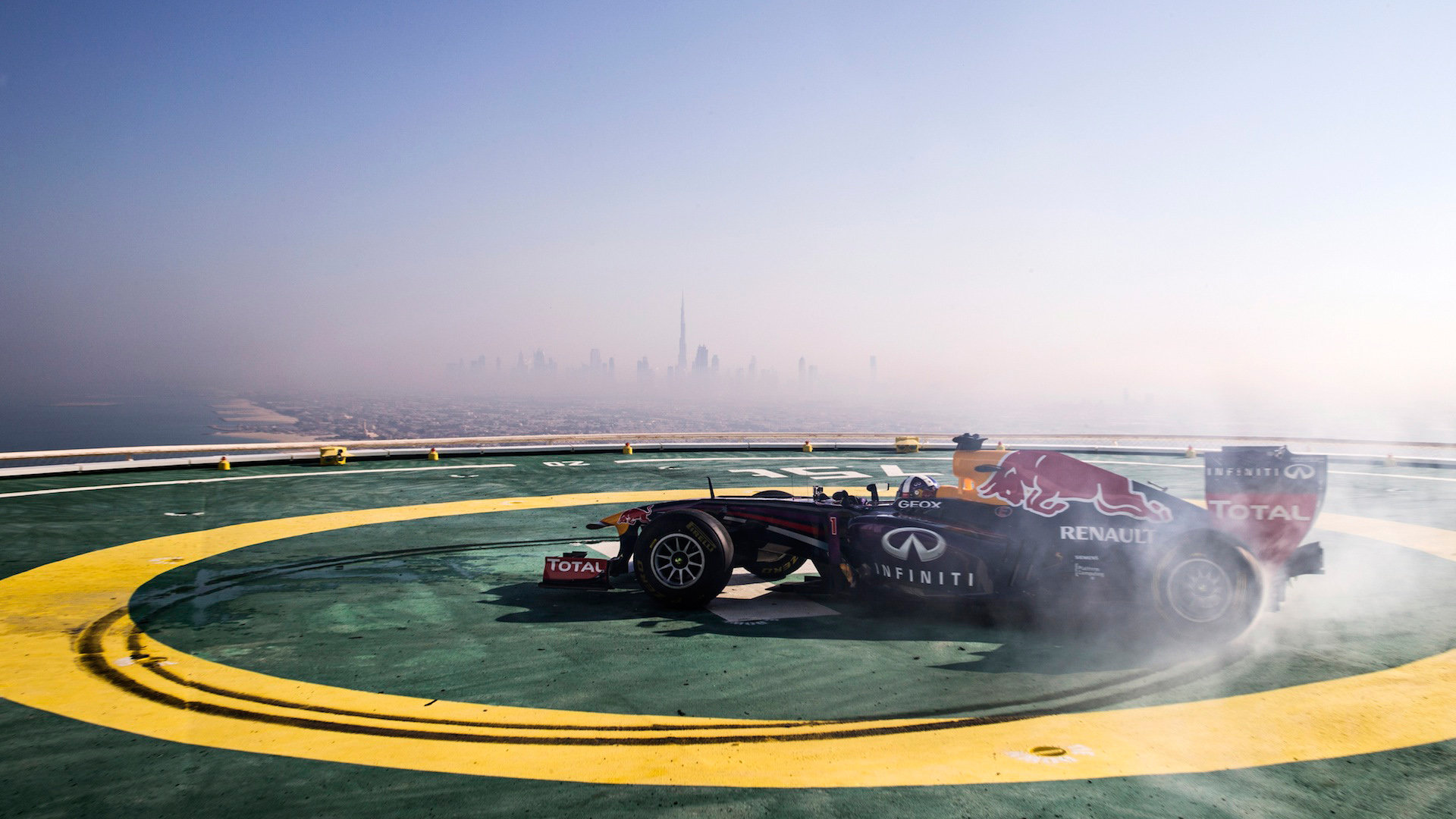 Red Bull Racing F1 Stunt Burj Al Arab Wallpaper | HD Car Wallpapers