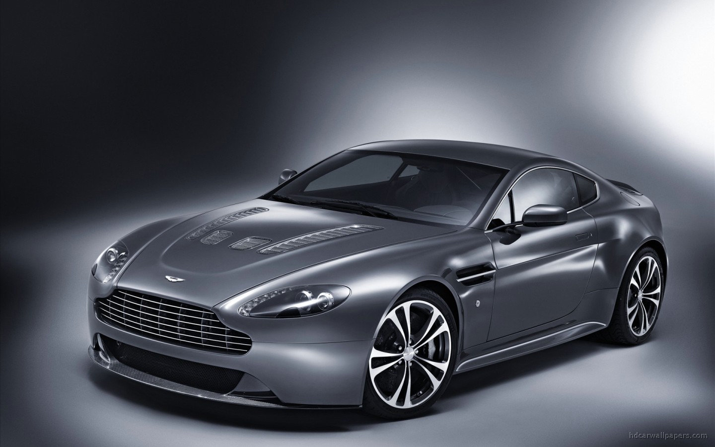 Aston Martin V12 Vantage