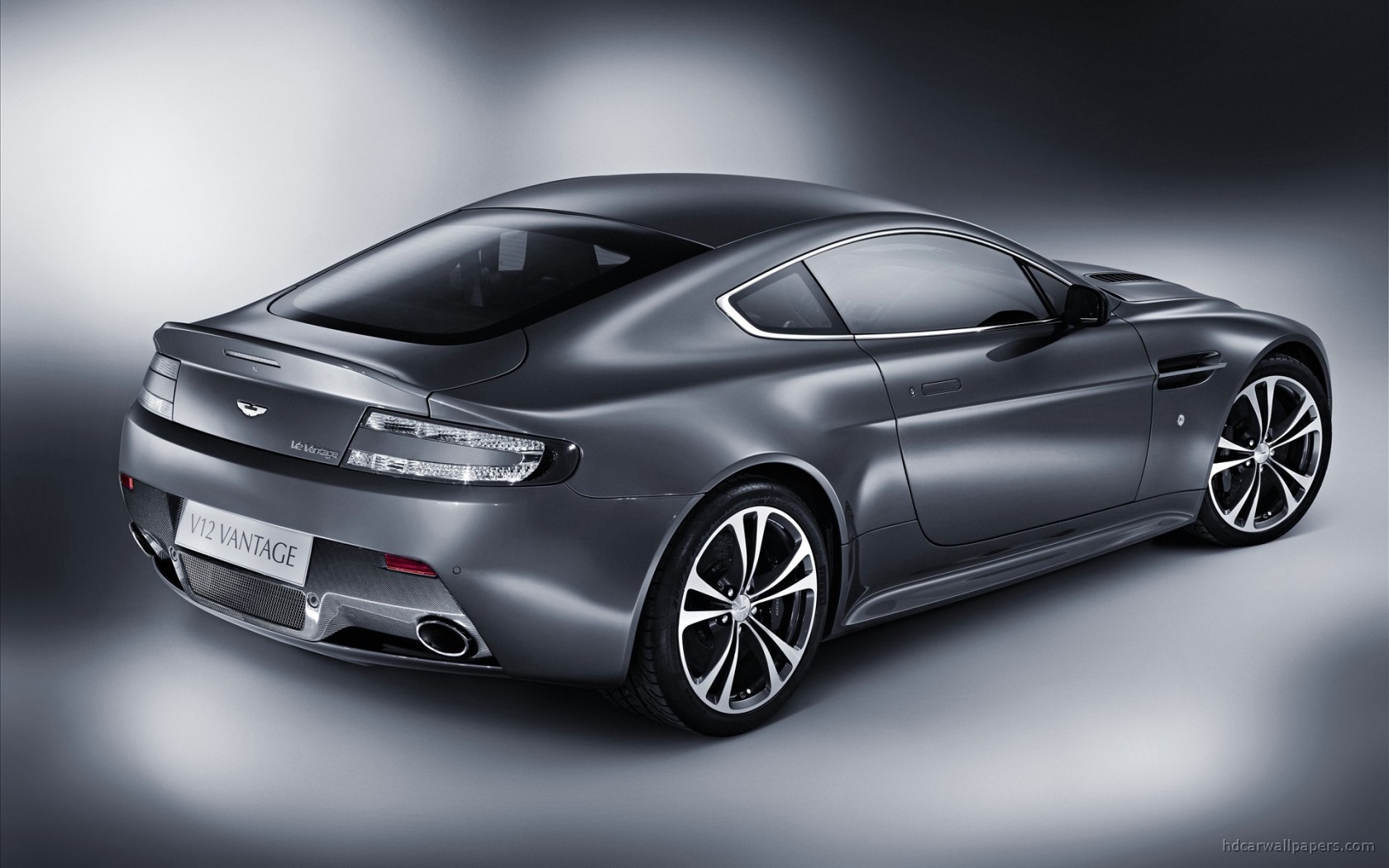 Aston Martin V12 Vantage 3
