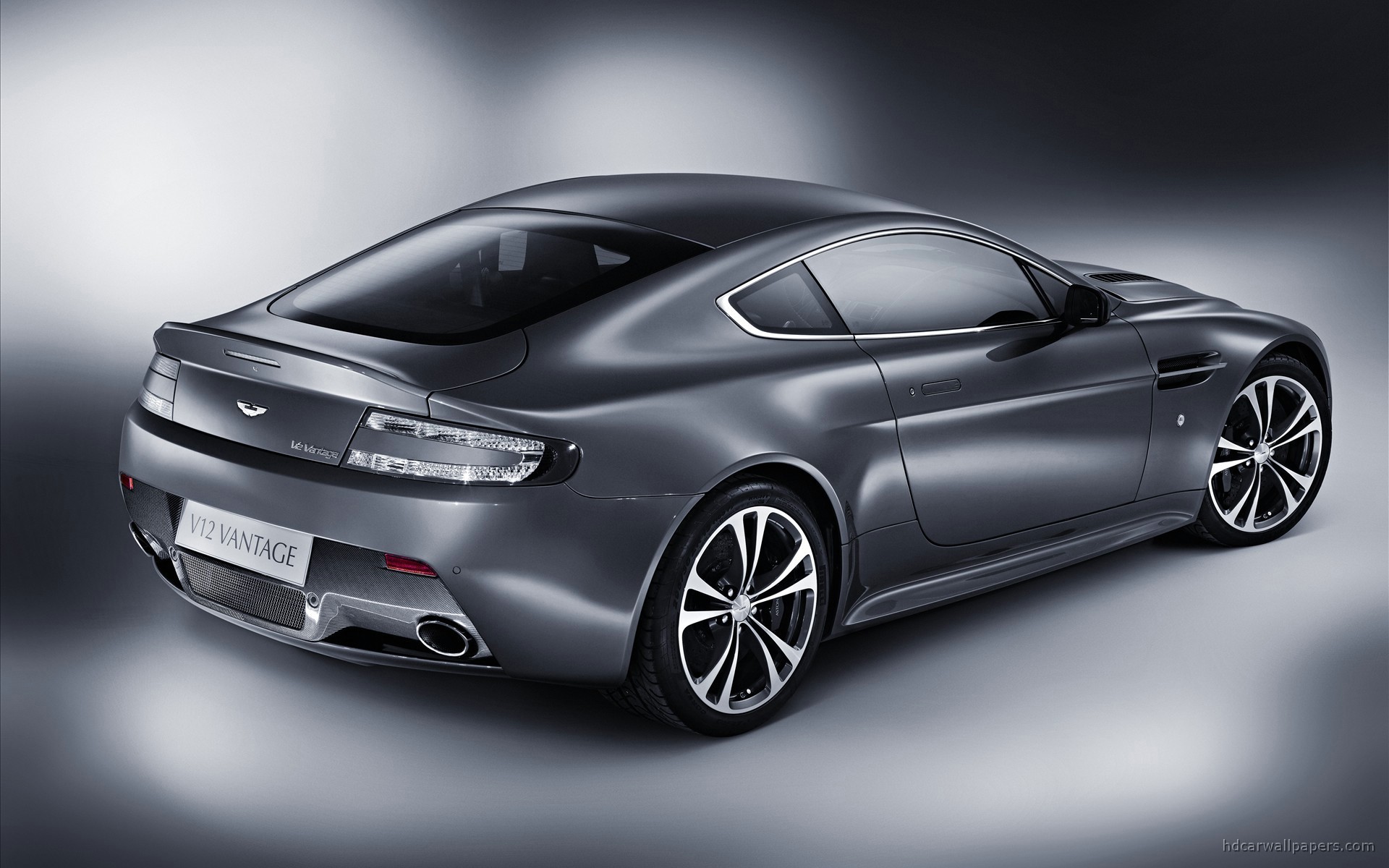 Aston Martin V12 Vantage 3