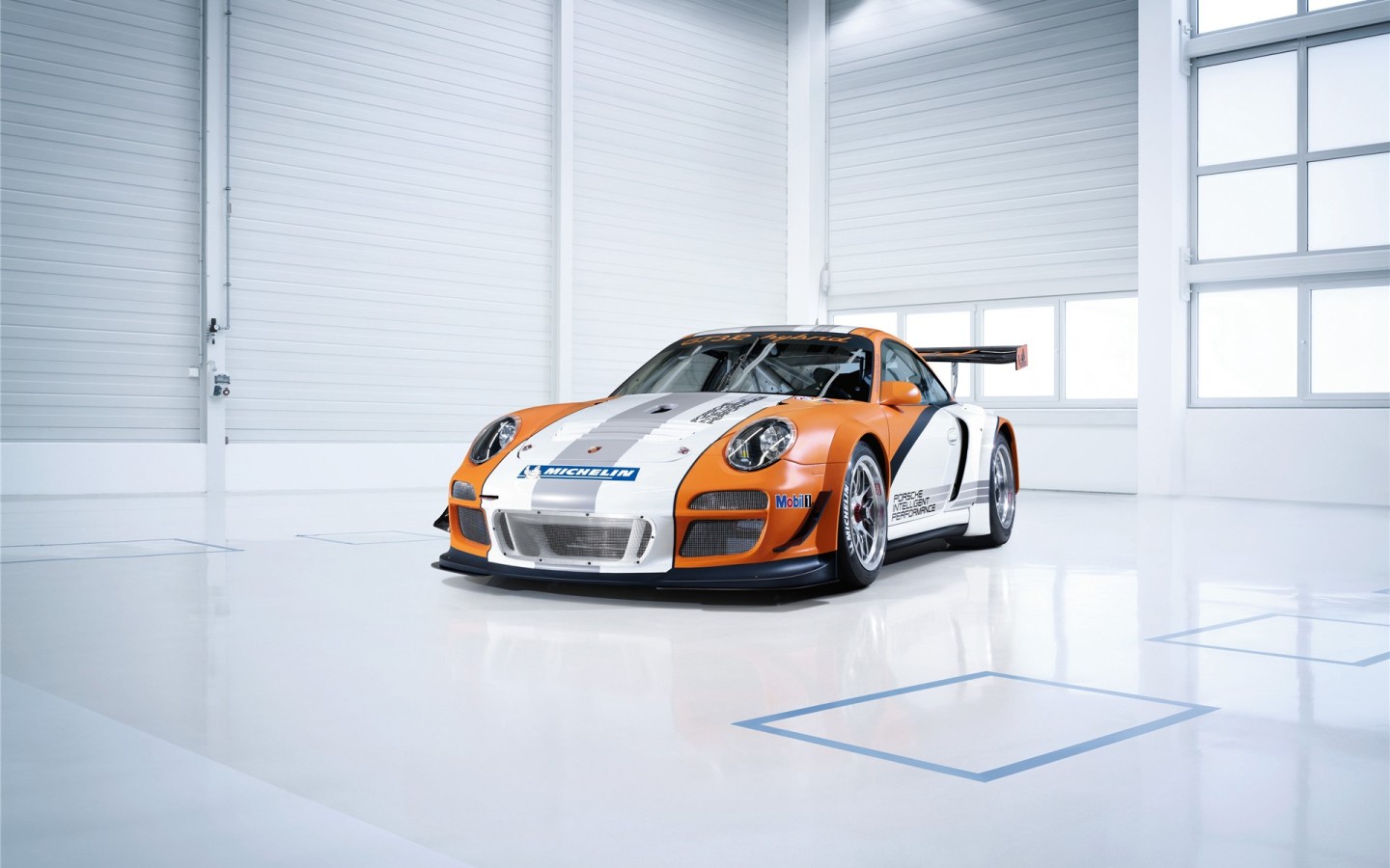 Porsche 911 GT3 R Hybrid 4