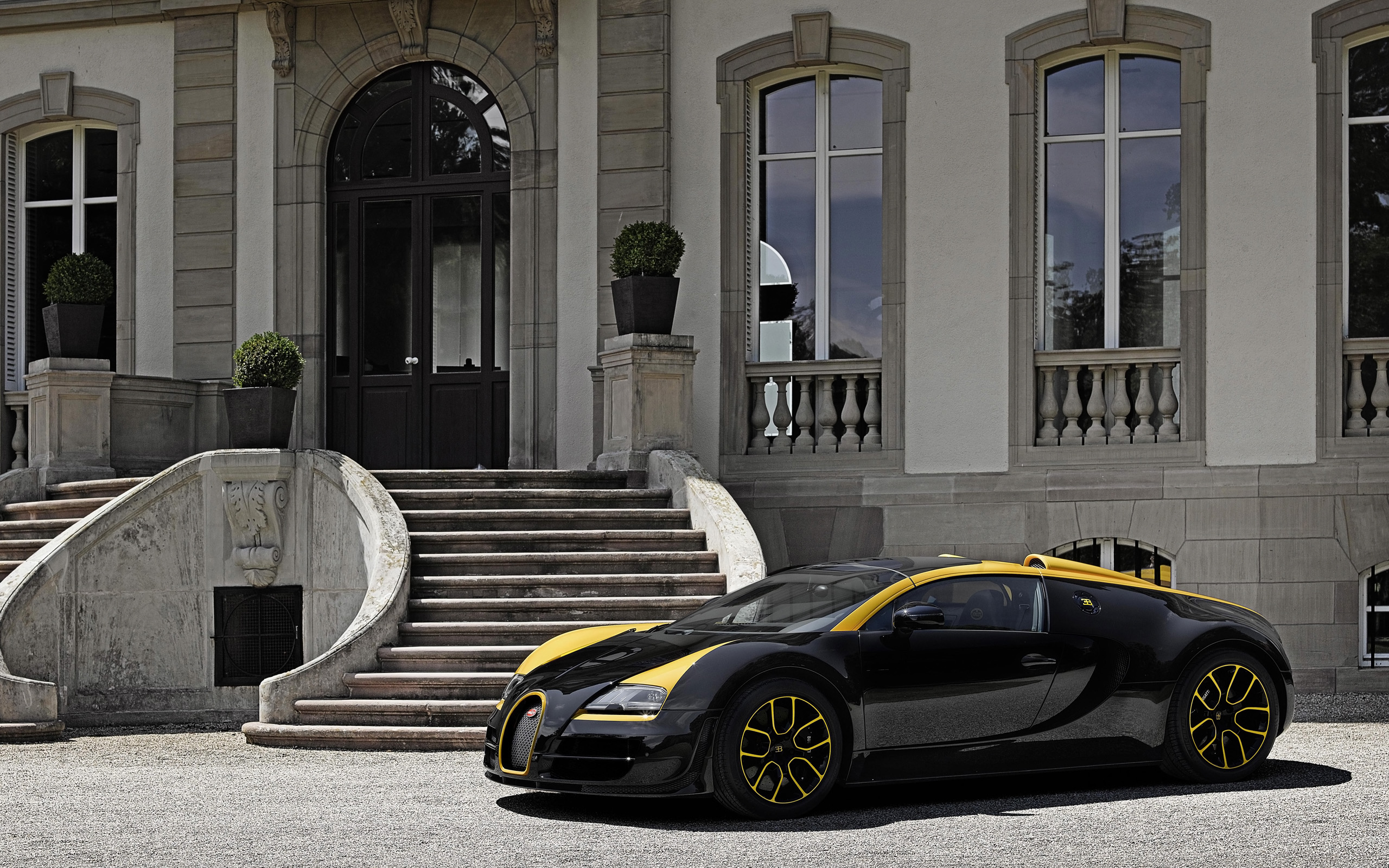 An Unparalleled Automotive Masterpiece: The 2014 Bugatti Veyron Grand Sport Vitesse 1 Of 1