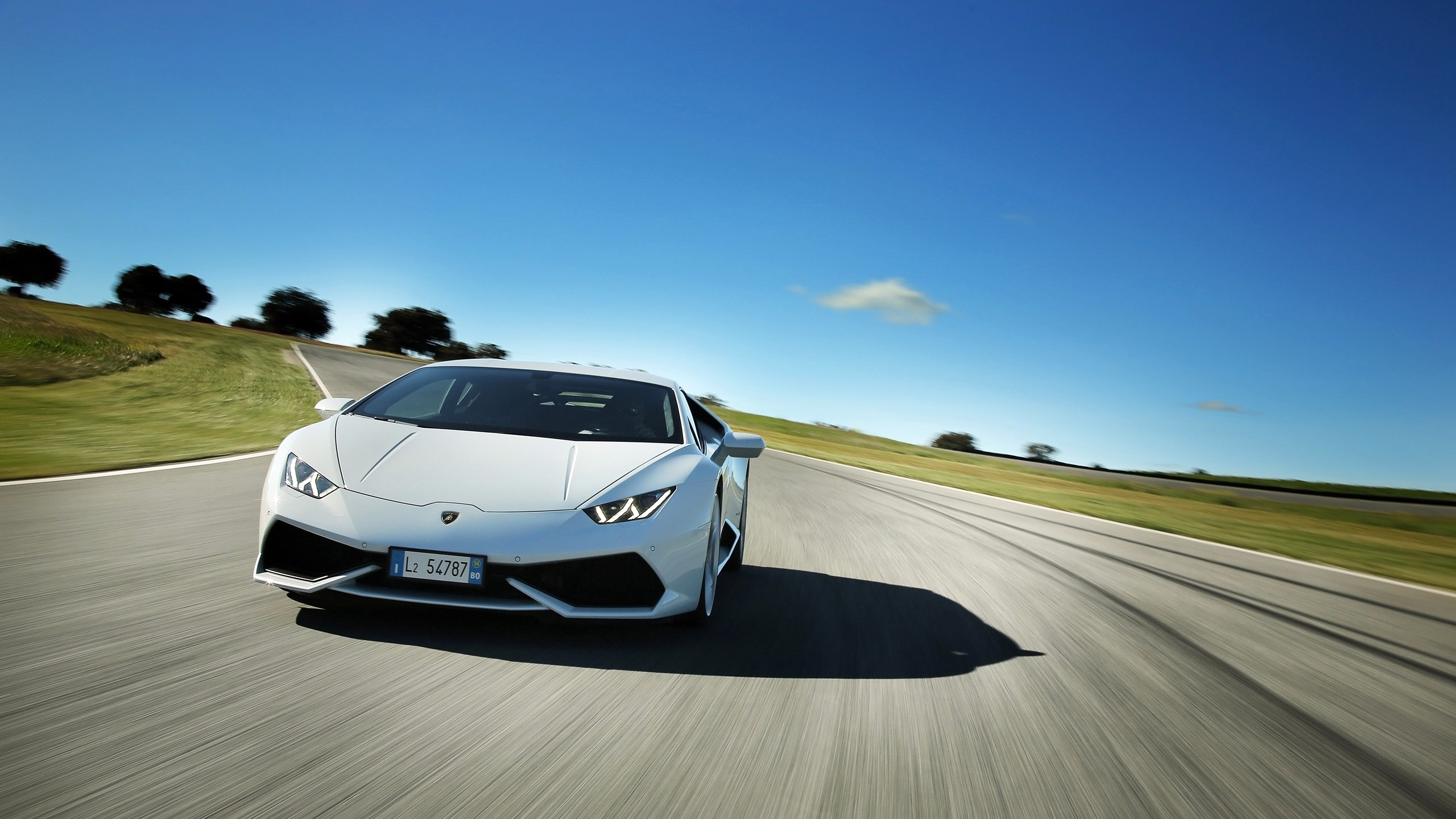 White lamborghini huracan Wallpapers Download