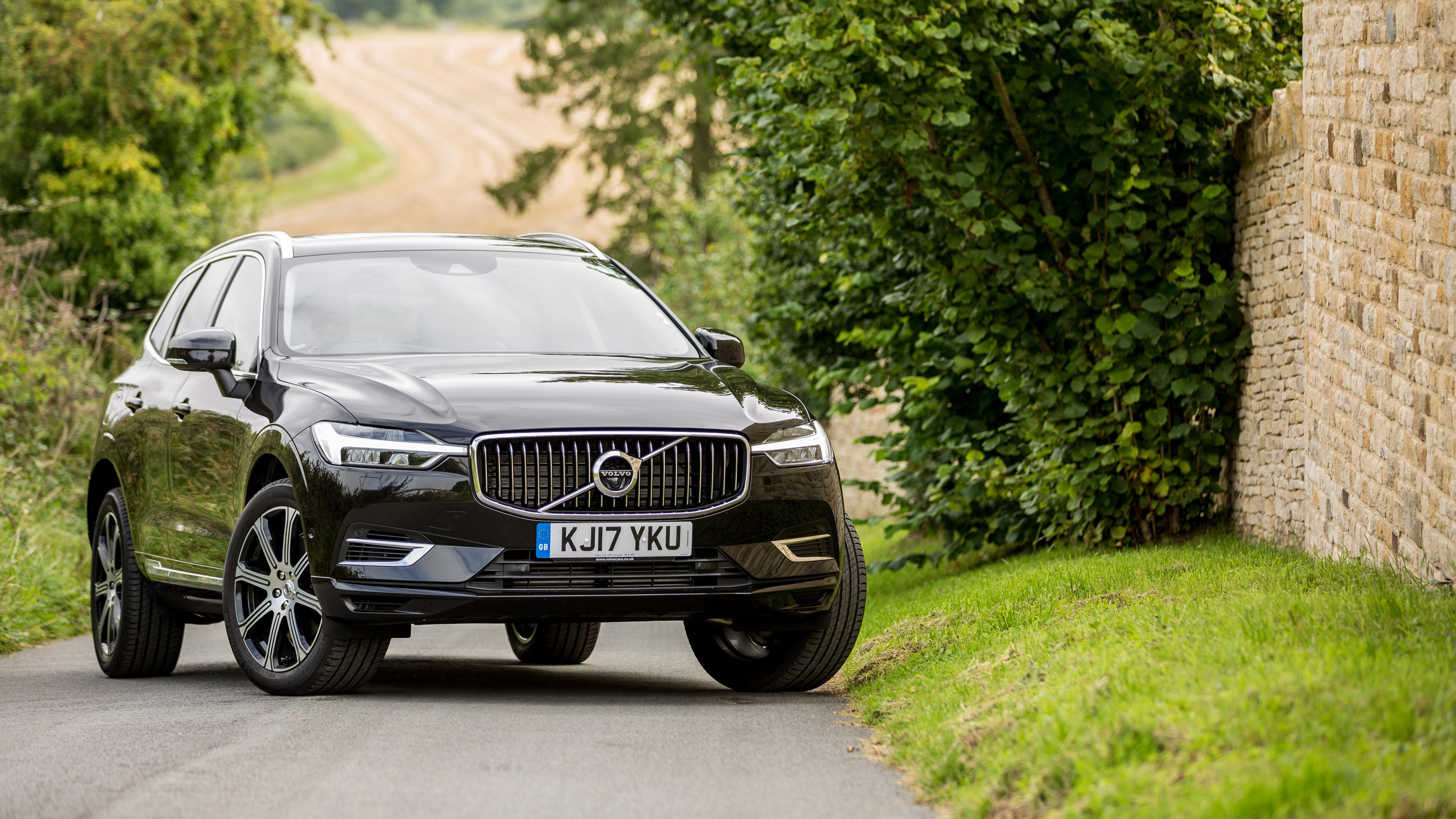 Volvo S90 D4 Inscription mileage average fuel efficiency