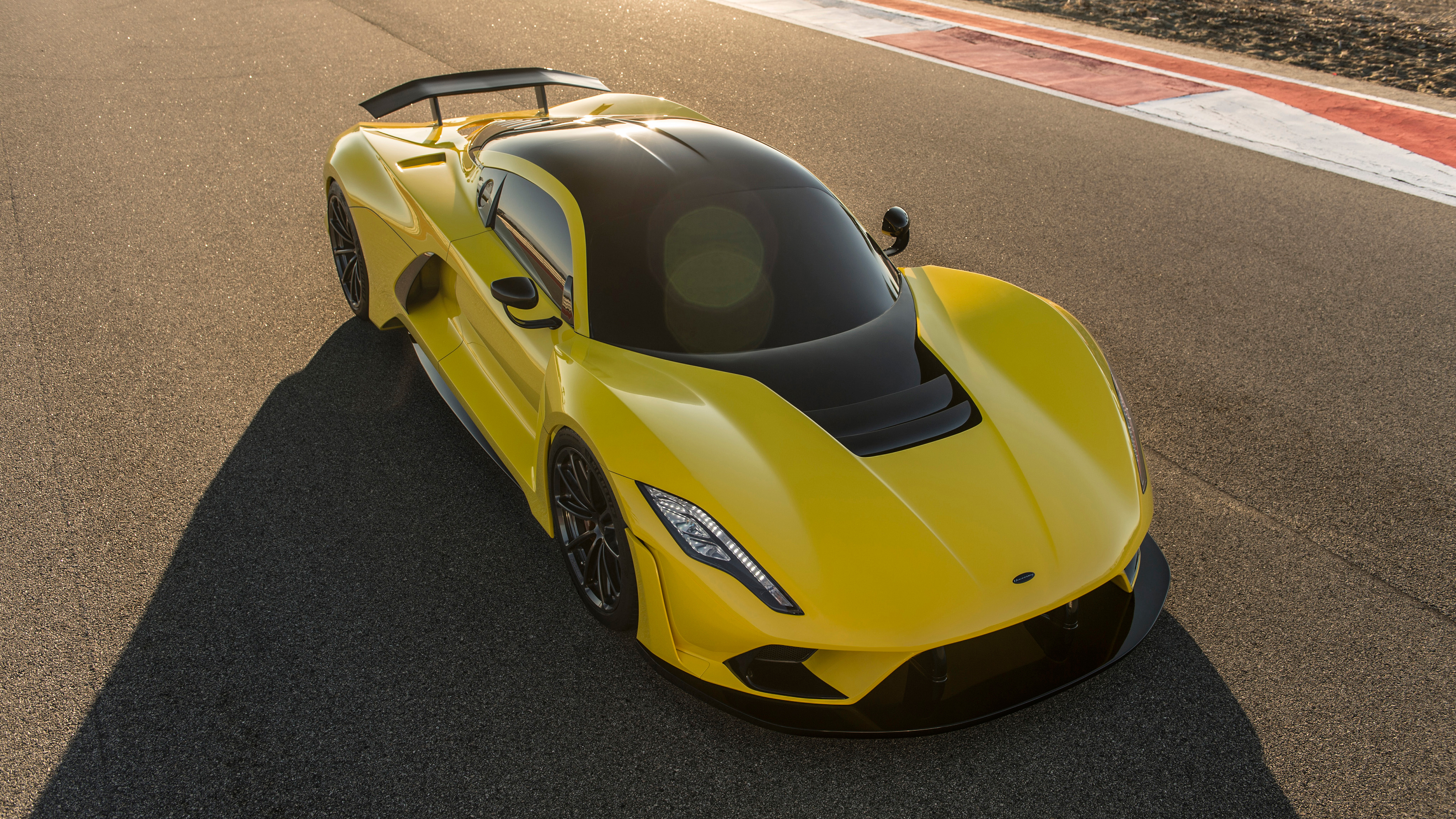 Фото быстрых машин. Машина Hennessey Venom f5. Гиперкар Hennessey Venom f5. Хеннесси Веном ф5. Машина Хеннесси Веном.