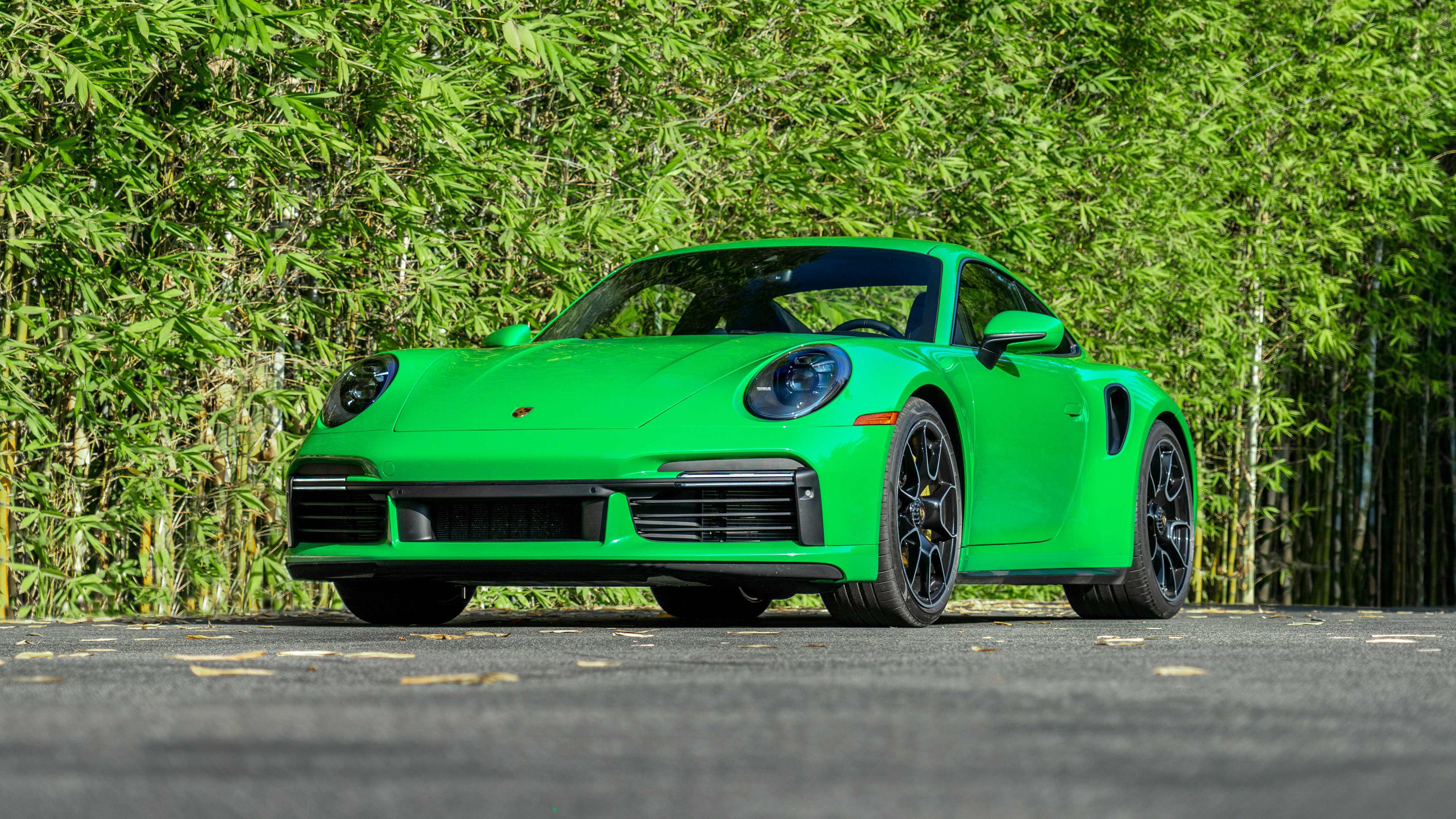Hãy cập nhật ngay bộ ảnh nền Porsche 911 Turbo S 5K Wallpaper để thể hiện đẳng cấp và sự hoài niệm của bạn với chiếc xe này. Với độ phân giải cao cùng chất lượng hình ảnh đẹp mắt, bộ sưu tập này sẽ làm cho màn hình máy tính của bạn trở nên nổi bật hơn bao giờ hết.