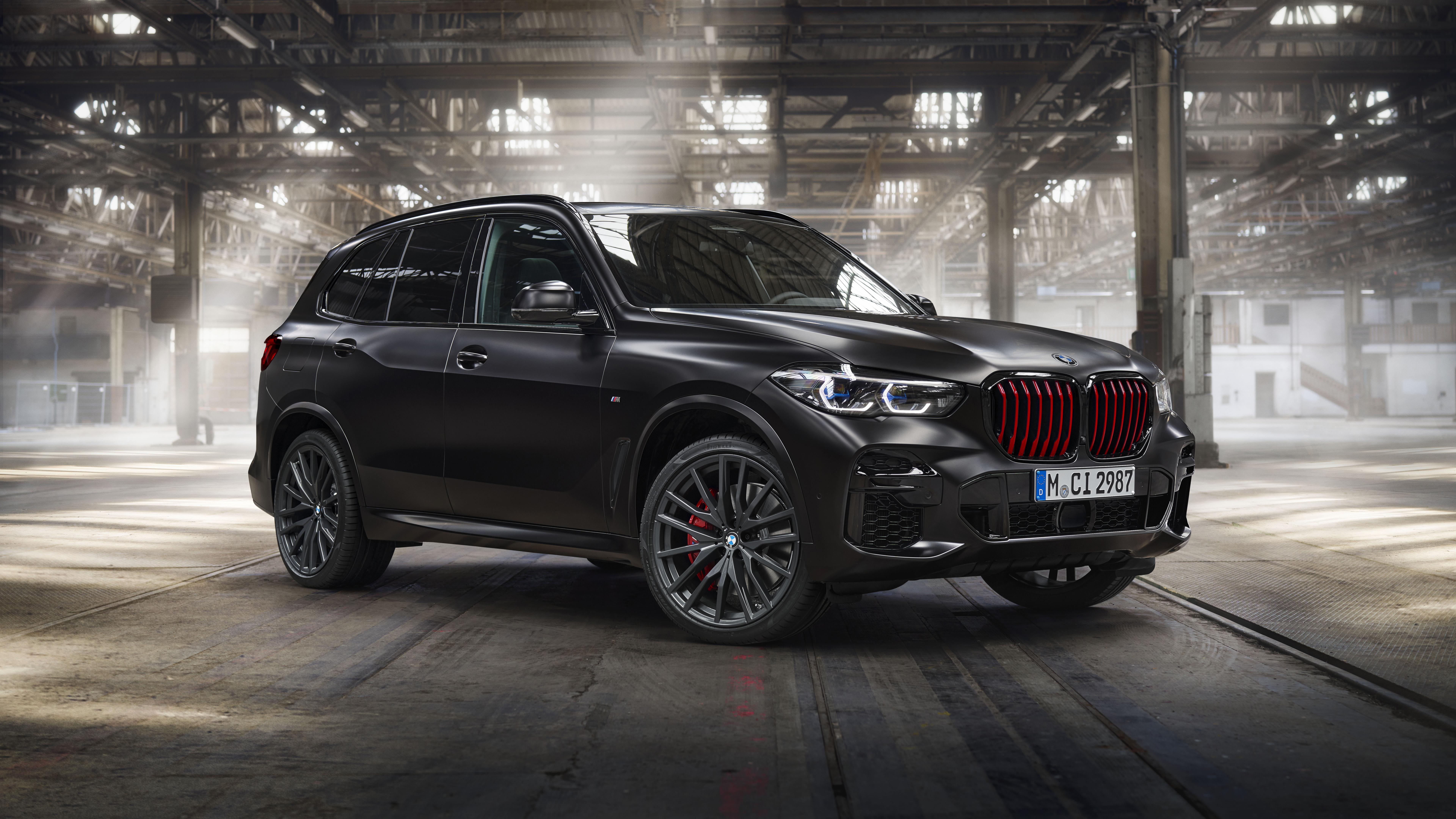 Bmw x5 черный. BMW x5m 2022. BMW x5 2022 черный. BMW x5 m50d 2022. BMW x5 Black Vermilion Edition.