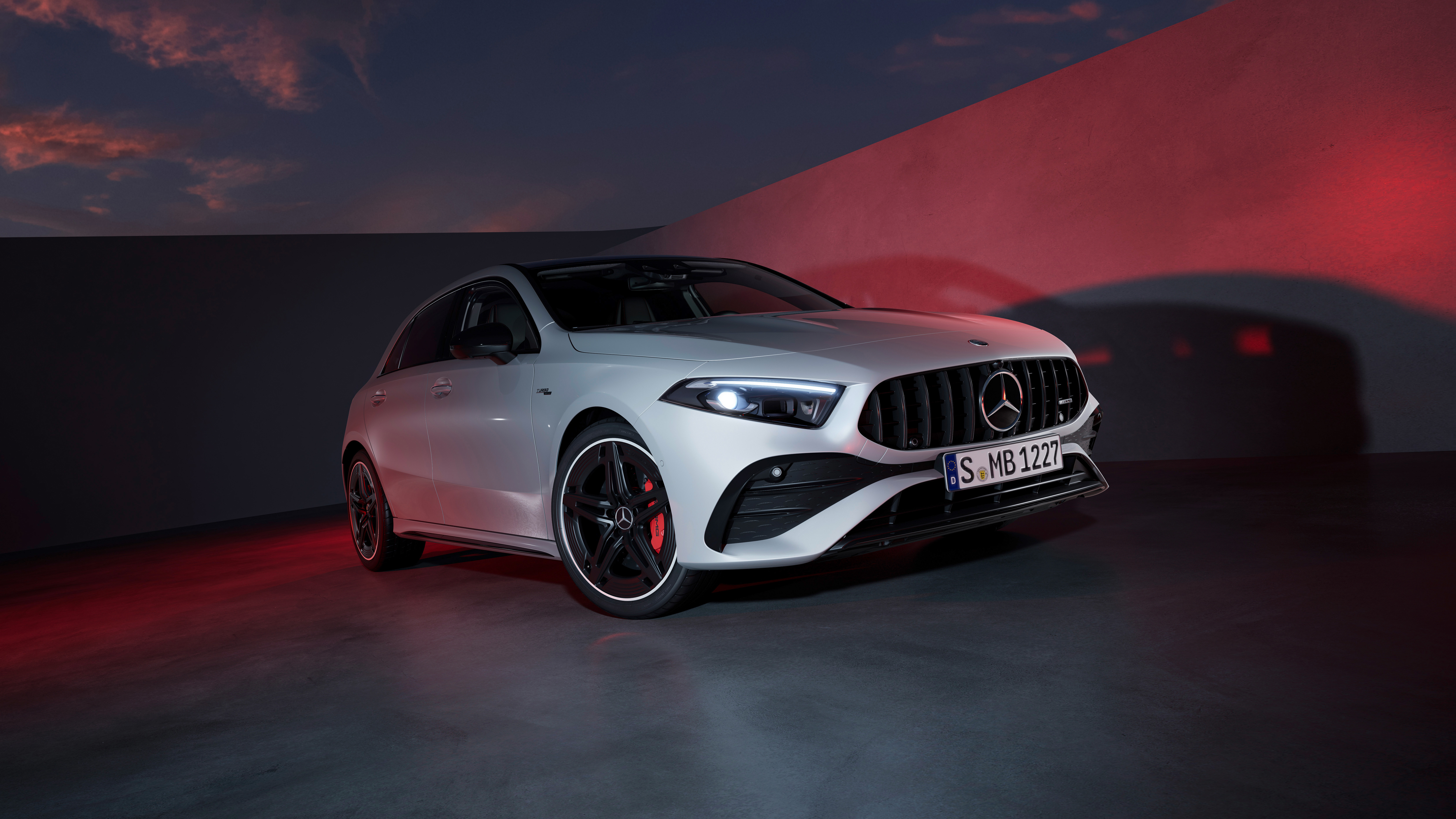 Мерседес бенц 2023. Mercedes AMG 2023. Мерседес с класс 2023. Новый Мерседес с класс 2023. Mercedes a class AMG 2022.