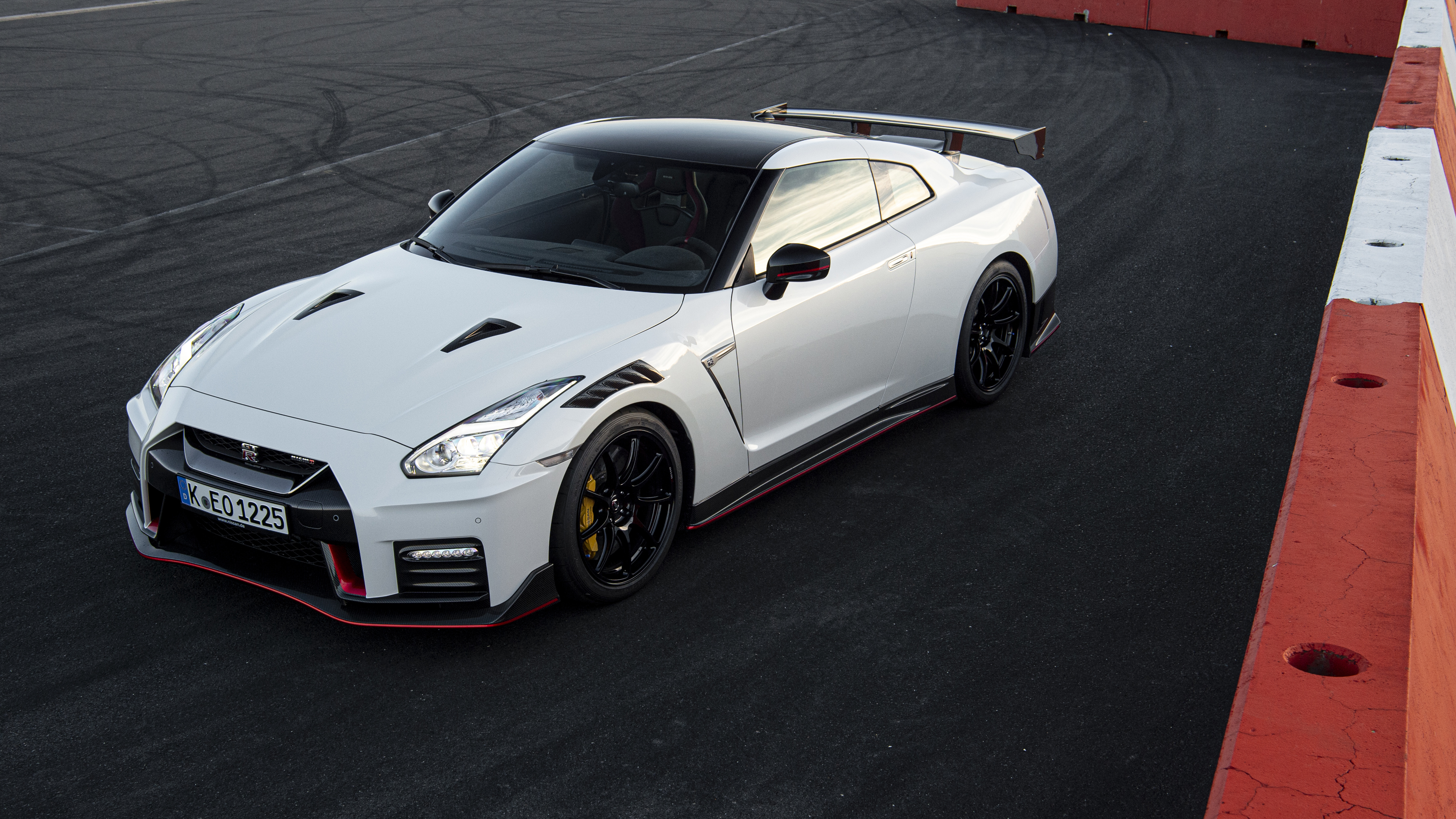 nissan_gt_r_nismo_2019-HD.jpg