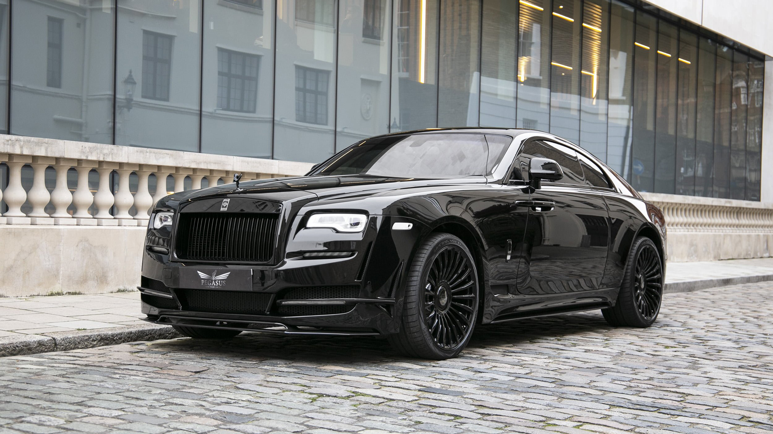 Песня черный ролс ролс. Роллс Ройс Райт. Rolls Royce Wraith Onyx. Роллс Ройс Wraith 2020. Rolls Royce Phantom 2022.