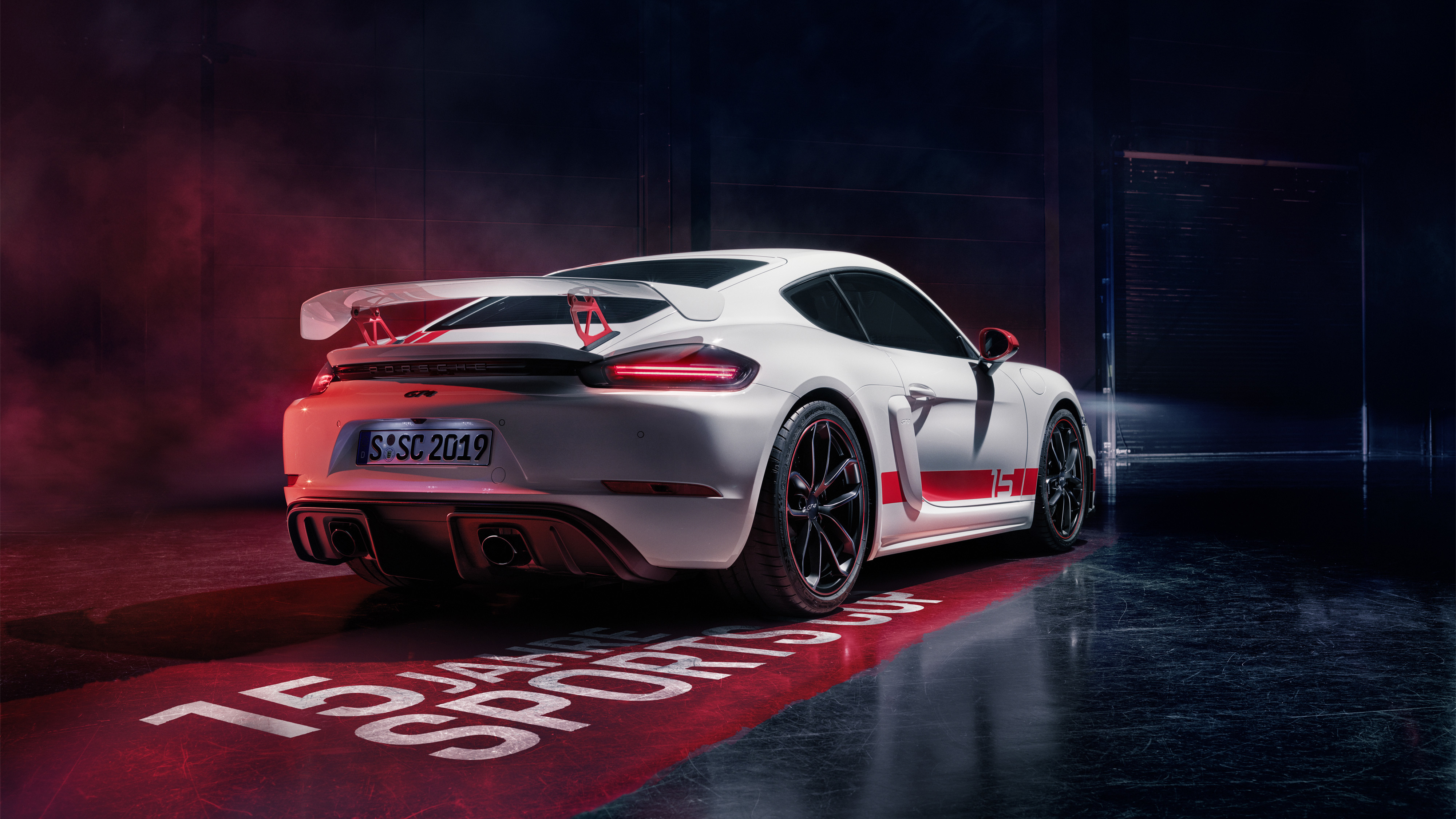 Porsche 718 Cayman GT4 Wallpaper