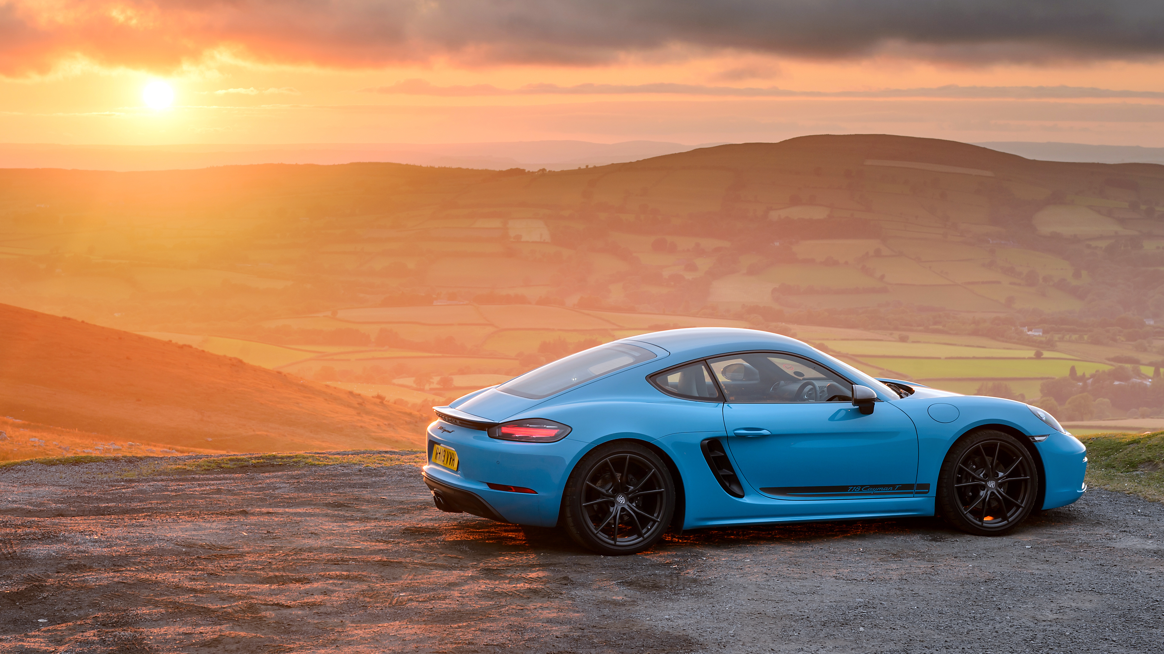 2019 Porsche 718 Cayman T - Photos