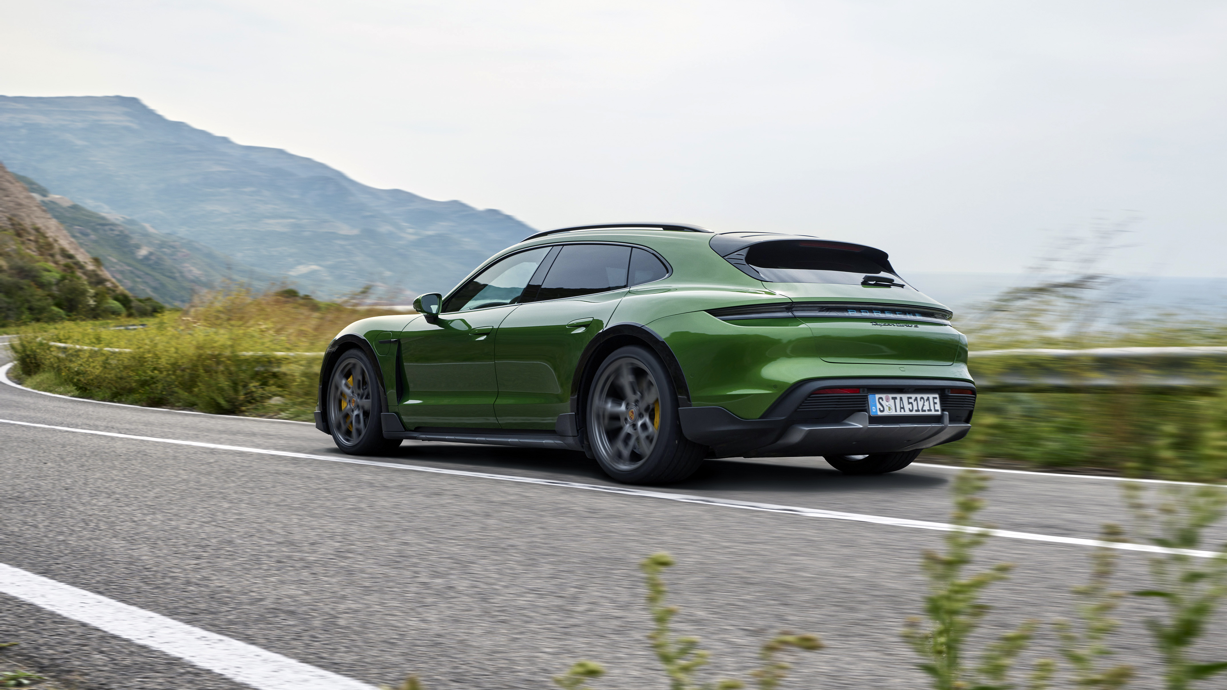 The new Porsche Taycan Turbo S Cross Turismo Design in Mamba Green - video  Dailymotion