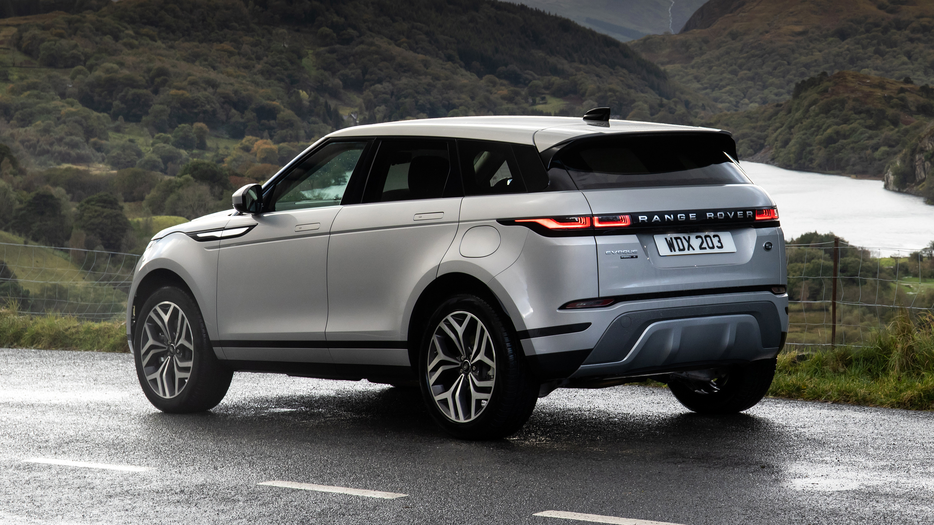 Range Rover Evoque P300e S 2020 4K Wallpaper HD Car